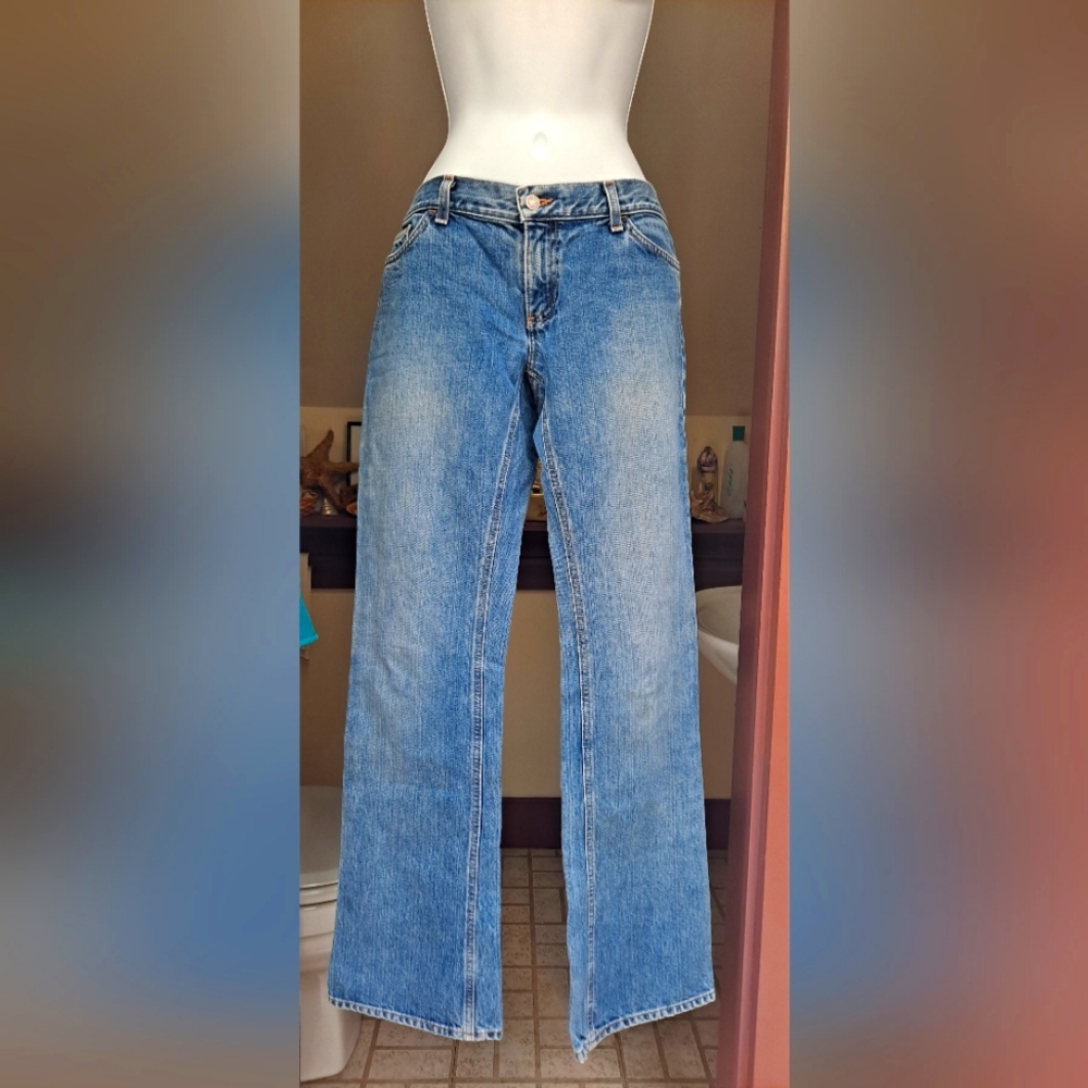 The GAP Ultra Low Jeans Straight Leg Front Pockets 30 inch Size 8